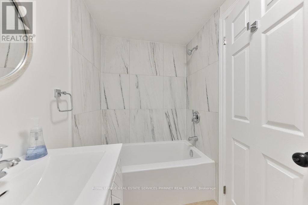 












296 EVERGREEN CRESCENT

,
Oakville,




Ontario
L6H4P5

