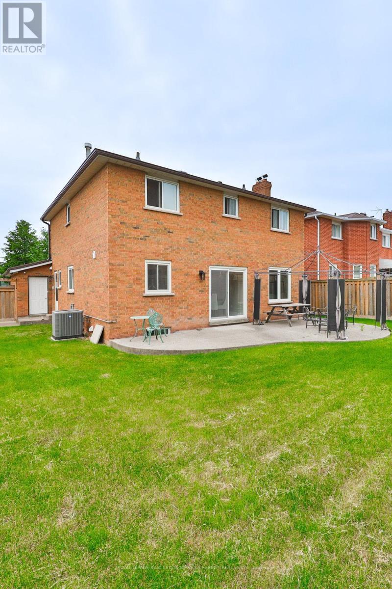 












296 EVERGREEN CRESCENT

,
Oakville,




Ontario
L6H4P5

