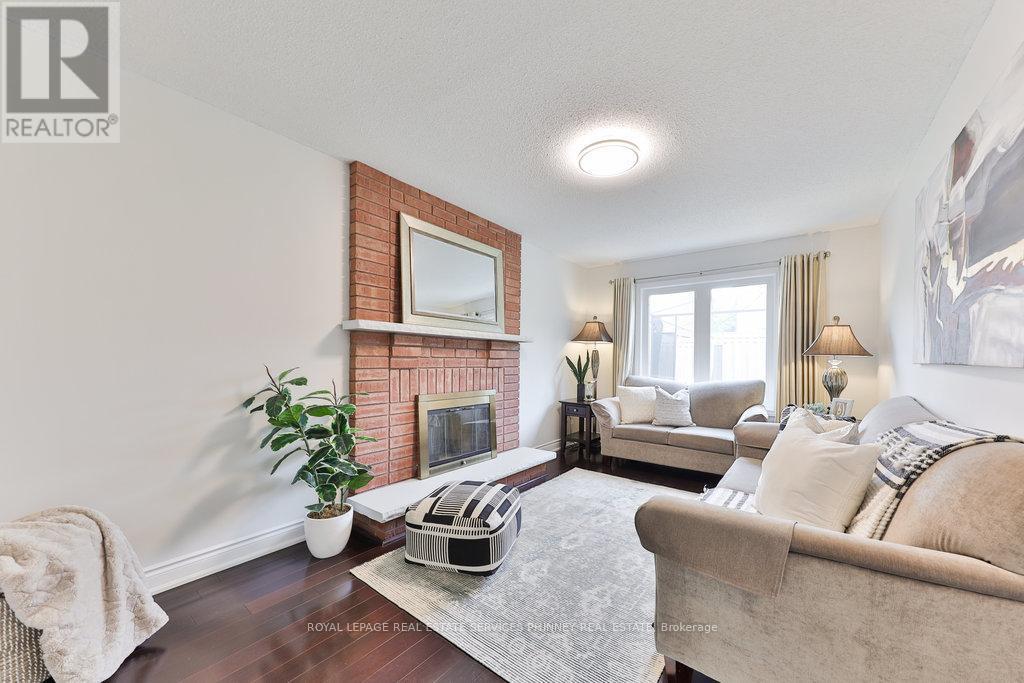 












296 EVERGREEN CRESCENT

,
Oakville,




Ontario
L6H4P5

