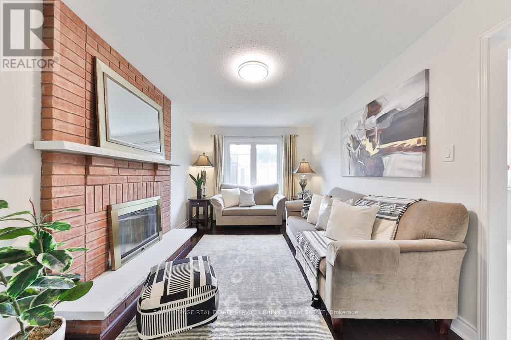 












296 EVERGREEN CRESCENT

,
Oakville,




Ontario
L6H4P5


