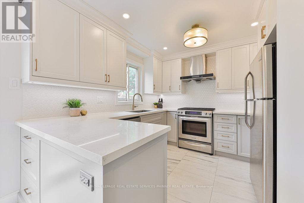 












296 EVERGREEN CRESCENT

,
Oakville,




Ontario
L6H4P5

