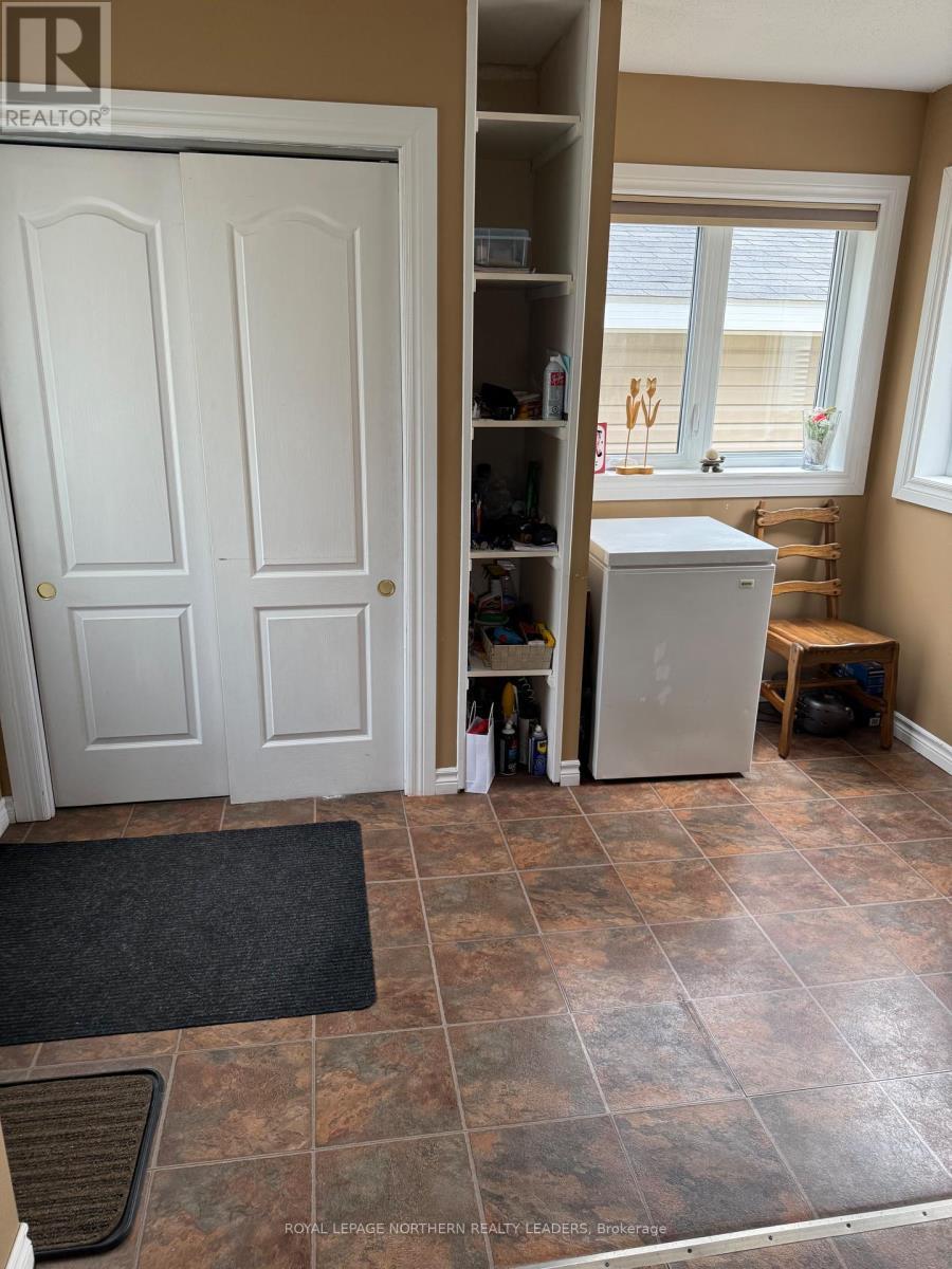 












69 GRASSLANDS ROAD W

,
Timmins (TNE - North),




Ontario
P4R8R9

