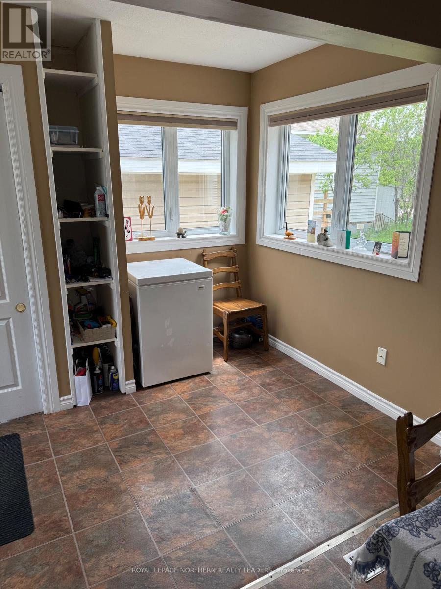 












69 GRASSLANDS ROAD W

,
Timmins (TNE - North),




Ontario
P4R8R9

