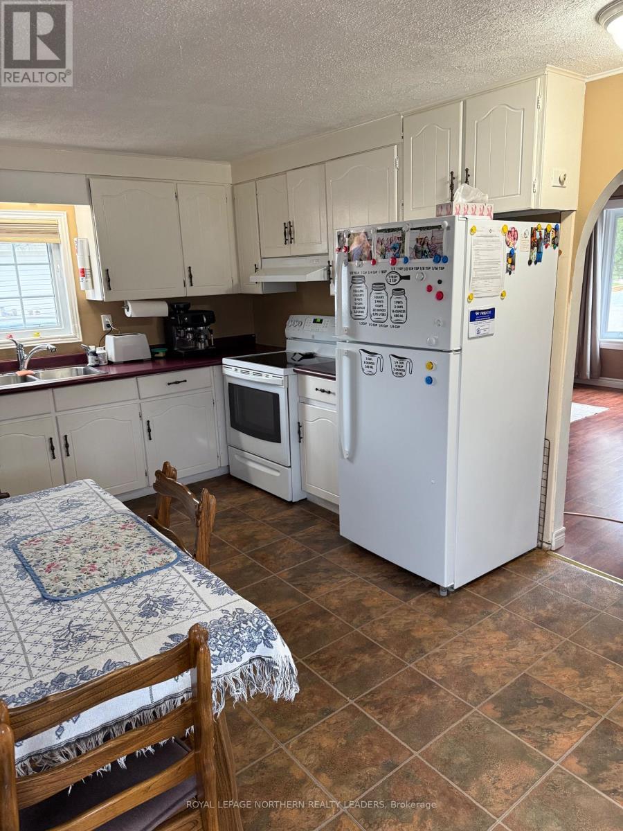 












69 GRASSLANDS ROAD W

,
Timmins (TNE - North),




Ontario
P4R8R9

