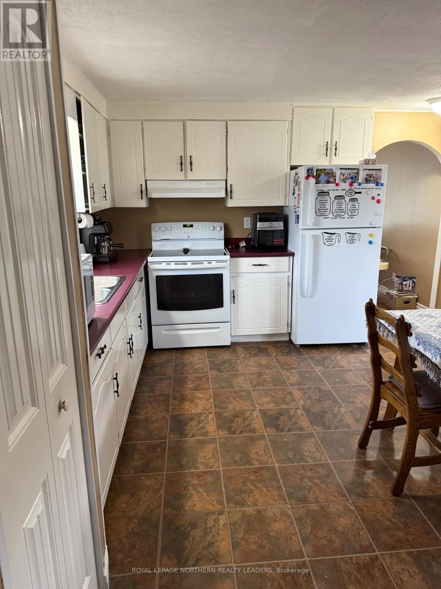 












69 GRASSLANDS ROAD W

,
Timmins (TNE - North),




Ontario
P4R8R9

