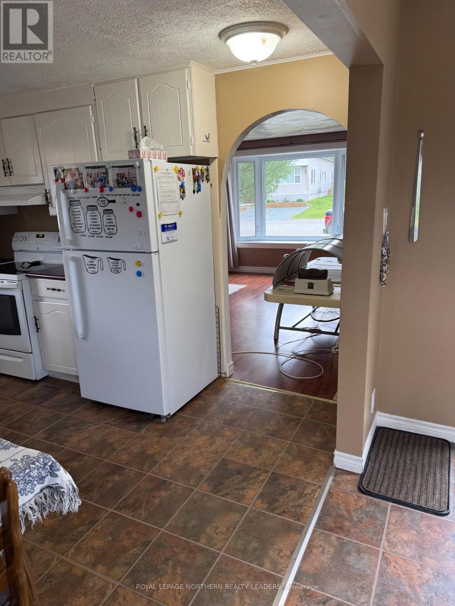 












69 GRASSLANDS ROAD W

,
Timmins (TNE - North),




Ontario
P4R8R9

