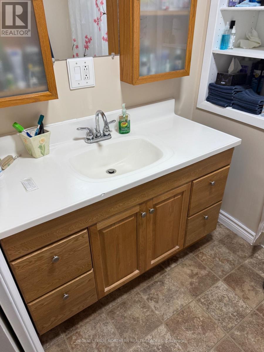 












69 GRASSLANDS ROAD W

,
Timmins (TNE - North),




Ontario
P4R8R9

