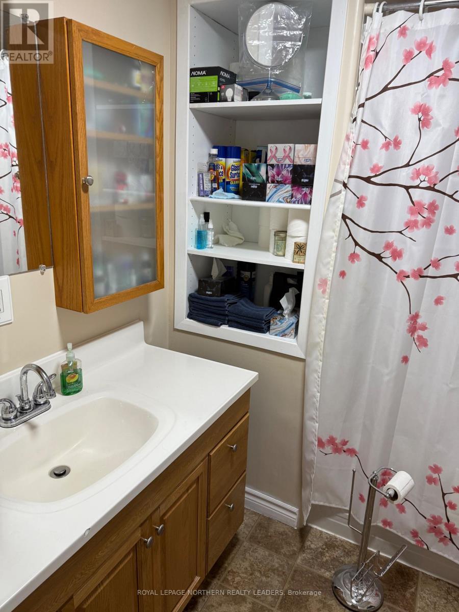 












69 GRASSLANDS ROAD W

,
Timmins (TNE - North),




Ontario
P4R8R9

