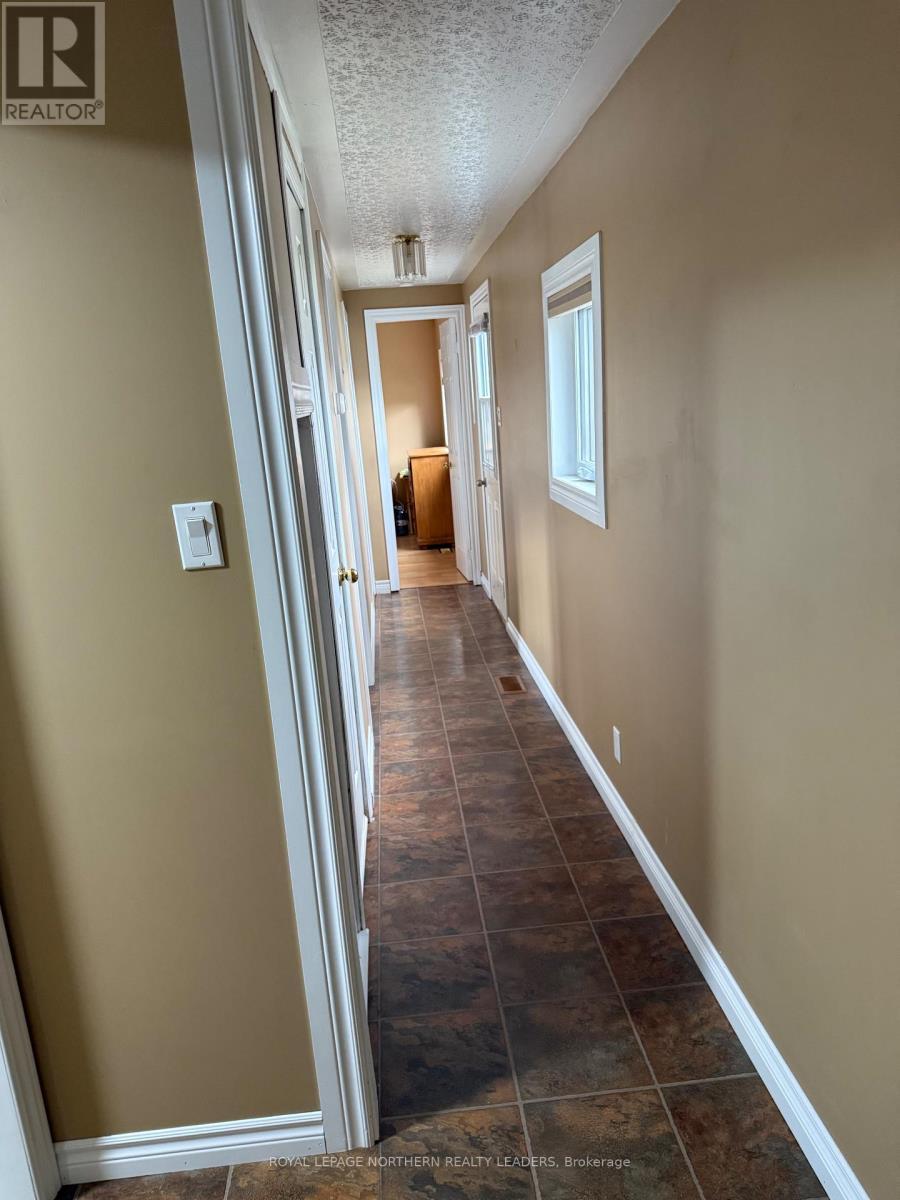 












69 GRASSLANDS ROAD W

,
Timmins (TNE - North),




Ontario
P4R8R9

