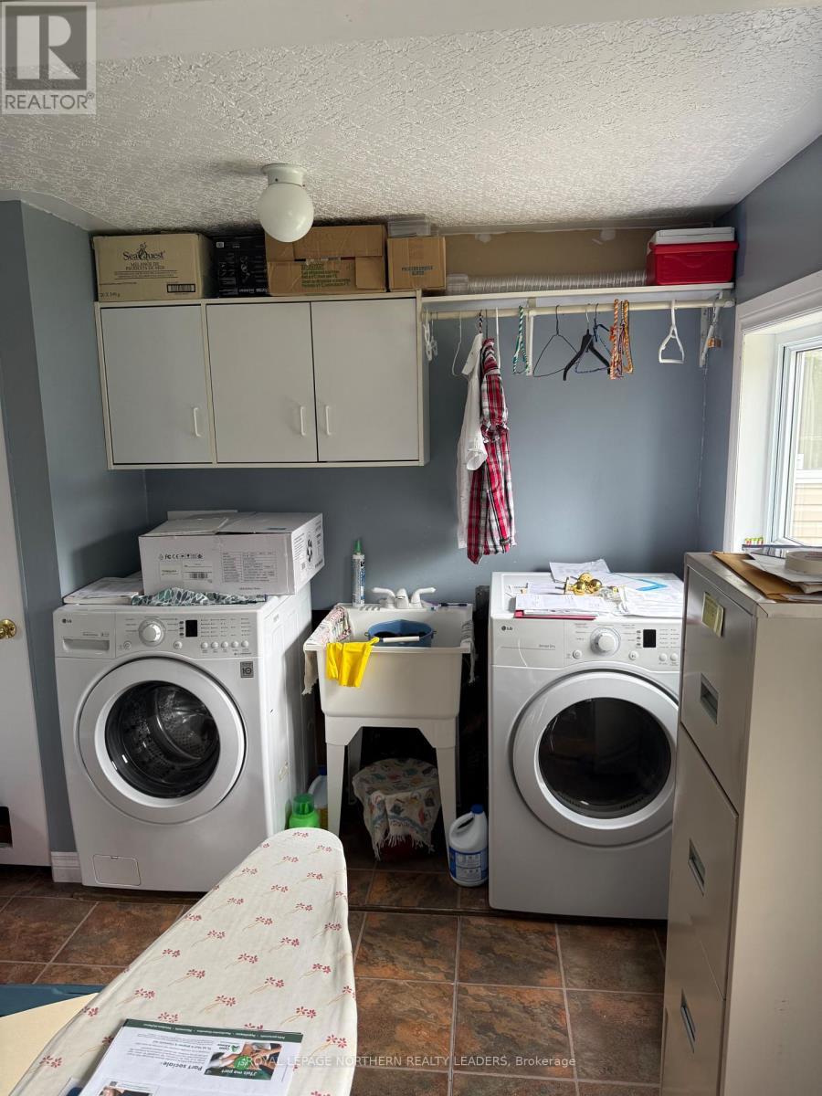 












69 GRASSLANDS ROAD W

,
Timmins (TNE - North),




Ontario
P4R8R9

