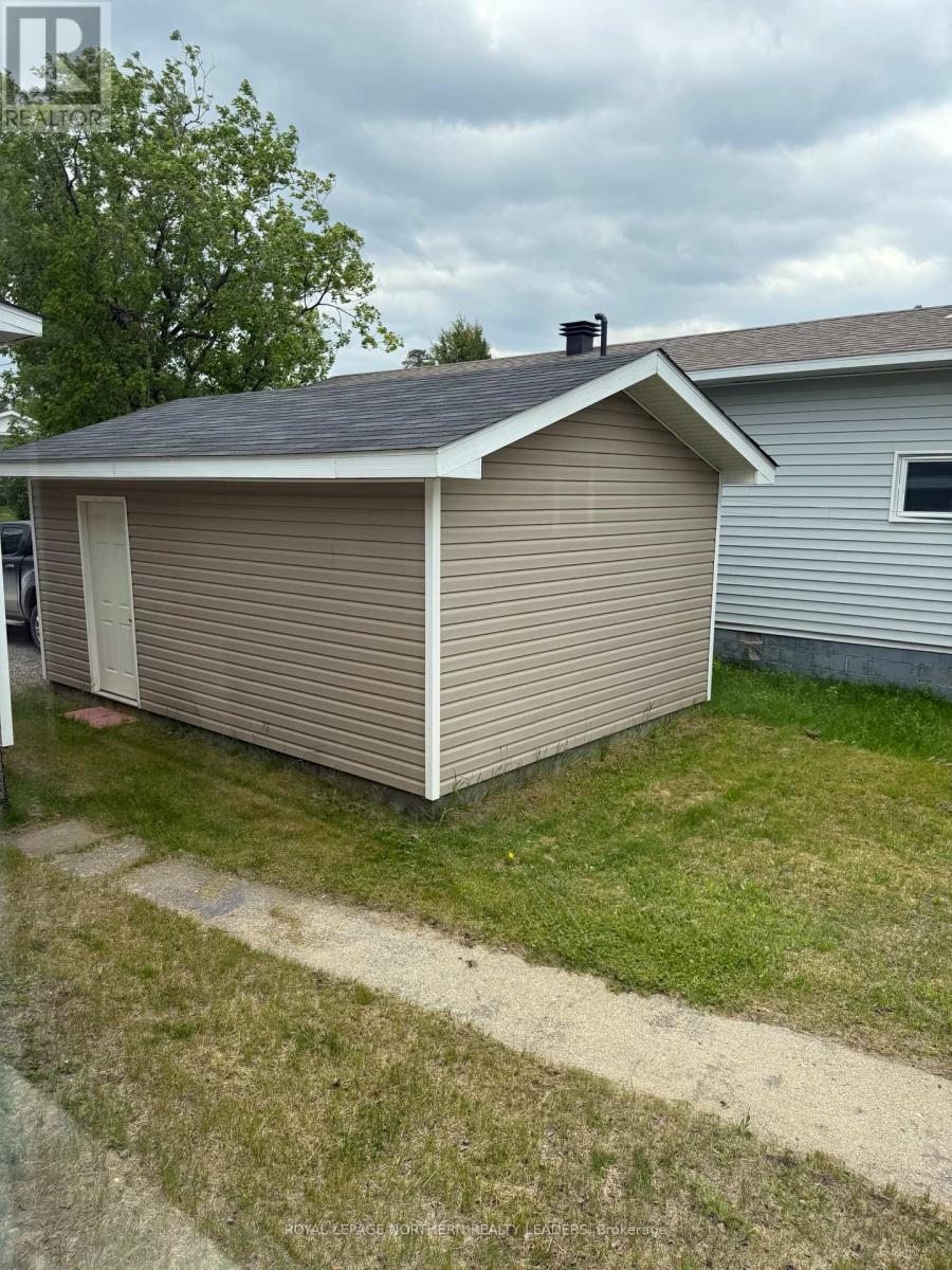 












69 GRASSLANDS ROAD W

,
Timmins (TNE - North),




Ontario
P4R8R9

