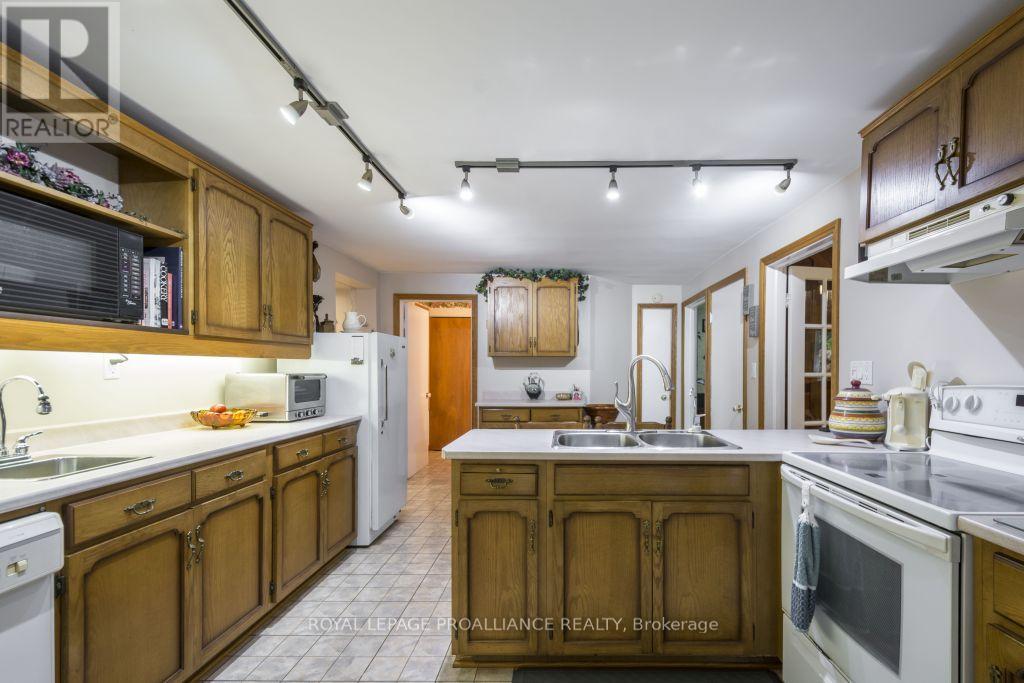 












11438 C LOYALIST PARKWAY N

,
Prince Edward County (North Marysburg Ward),




Ontario
K0K2T0

