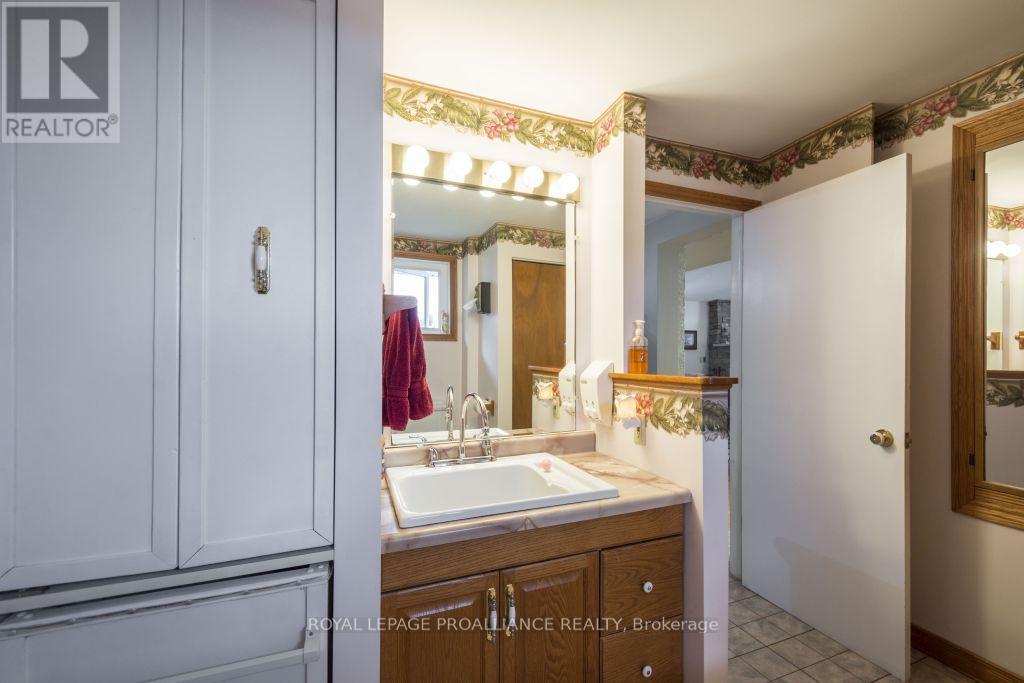 












11438 C LOYALIST PARKWAY N

,
Prince Edward County (North Marysburg Ward),




Ontario
K0K2T0

