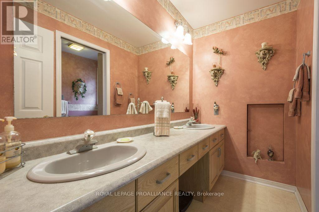 












11438 C LOYALIST PARKWAY N

,
Prince Edward County (North Marysburg Ward),




Ontario
K0K2T0

