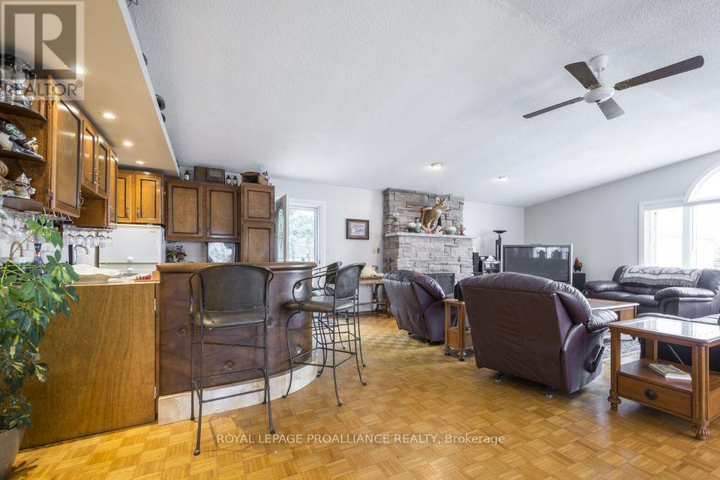 












11438 C LOYALIST PARKWAY N

,
Prince Edward County (North Marysburg Ward),




Ontario
K0K2T0


