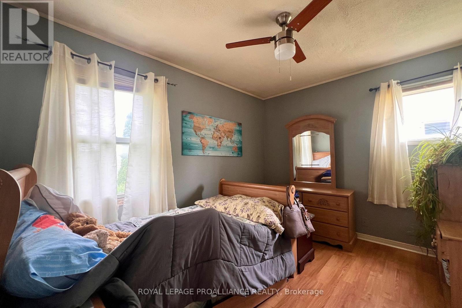 












6 THIRD STREET

,
Belleville (Belleville Ward),




Ontario
K8N4R8

