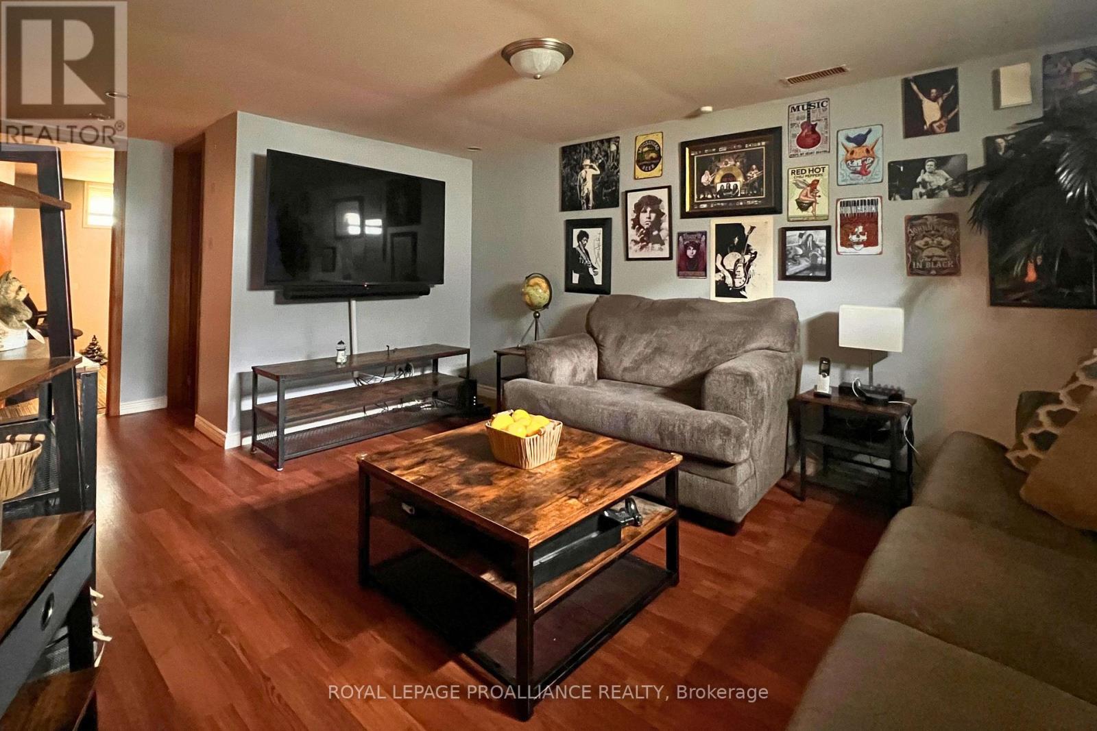












6 THIRD STREET

,
Belleville (Belleville Ward),




Ontario
K8N4R8

