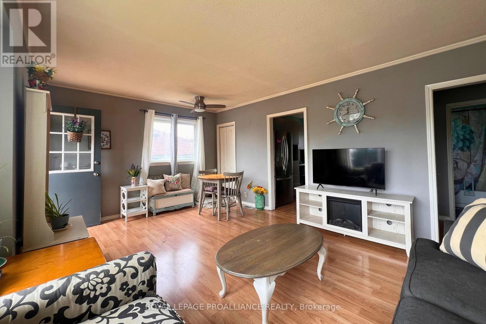 












6 THIRD STREET

,
Belleville (Belleville Ward),




Ontario
K8N4R8

