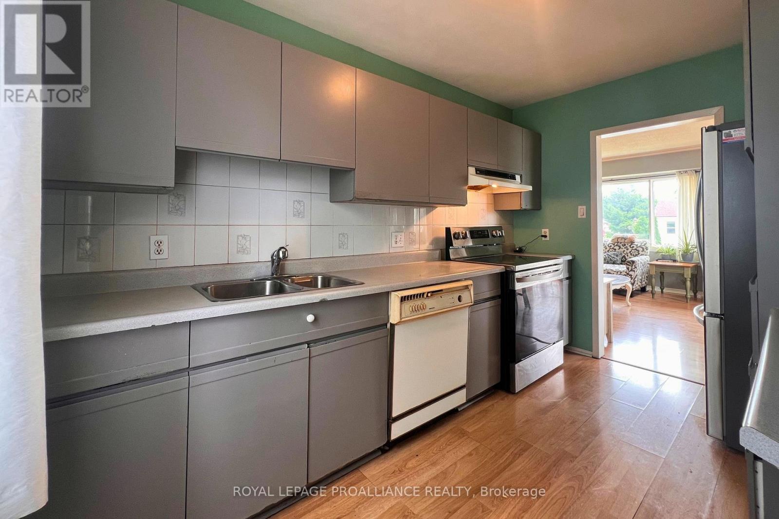 












6 THIRD STREET

,
Belleville (Belleville Ward),




Ontario
K8N4R8

