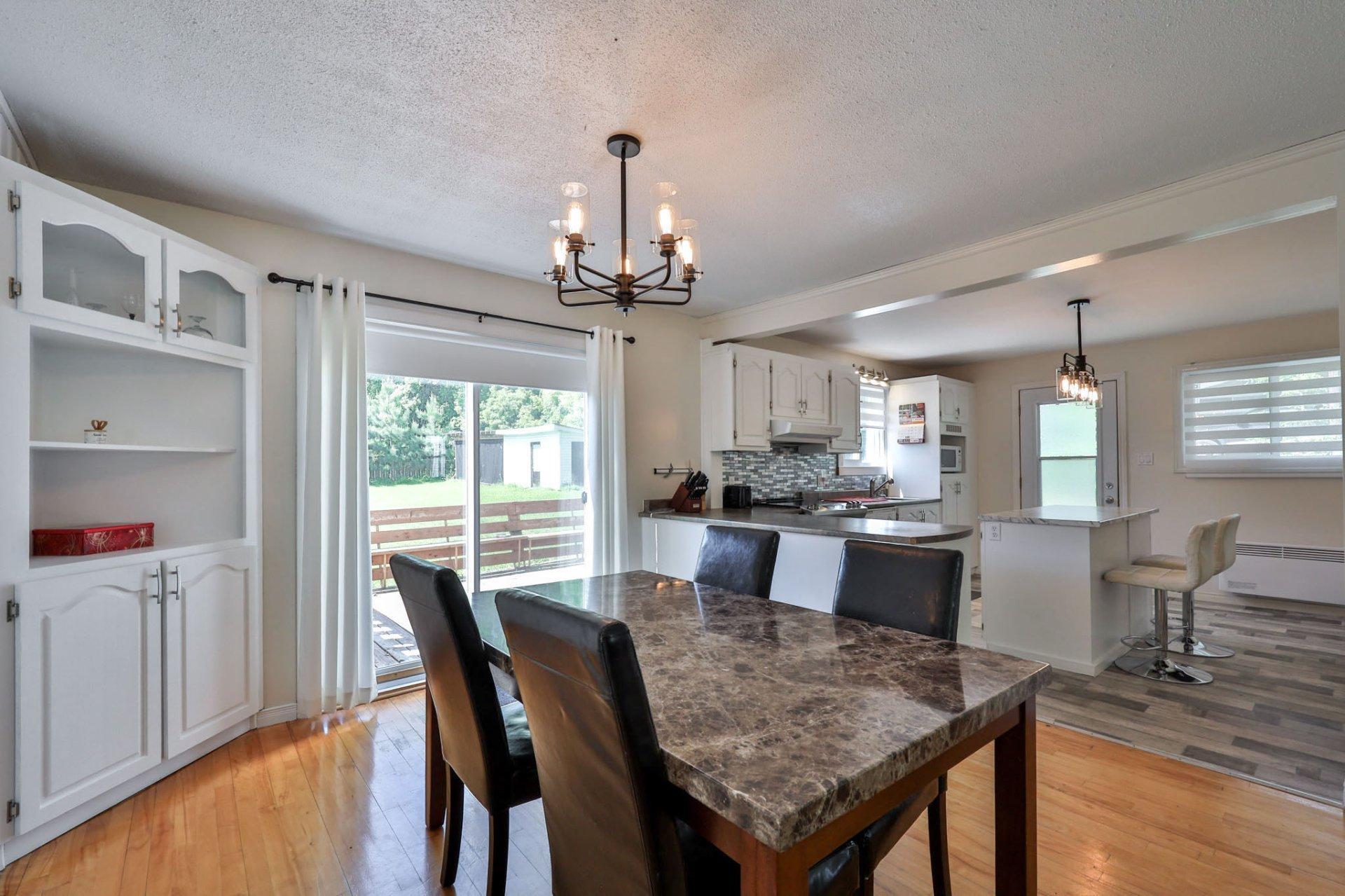 









183


Rue Montcalm

,
Maniwaki,




QC
J9E1T7

