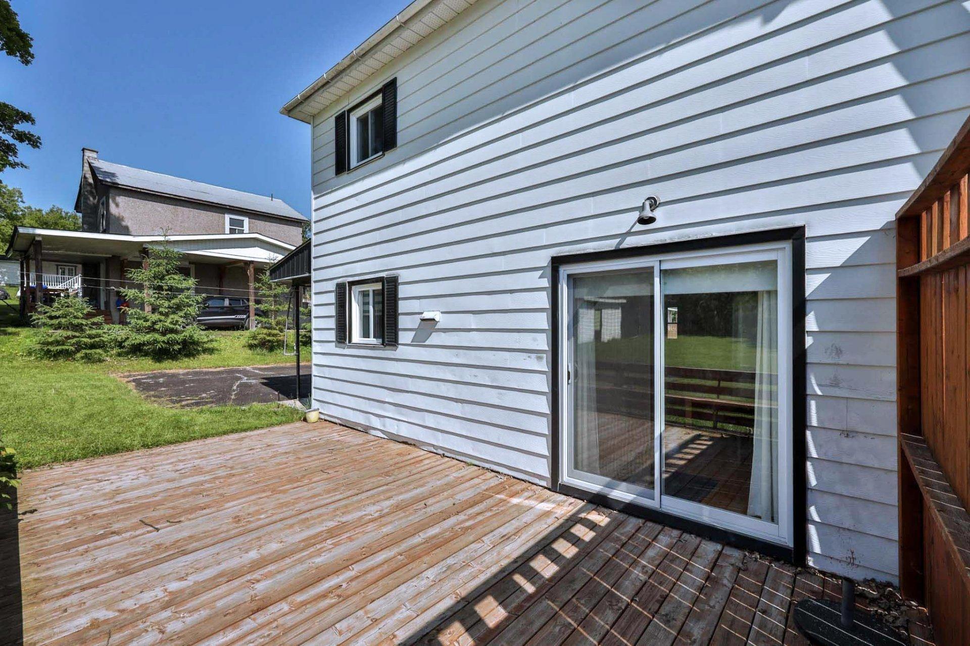 









183


Rue Montcalm

,
Maniwaki,




QC
J9E1T7

