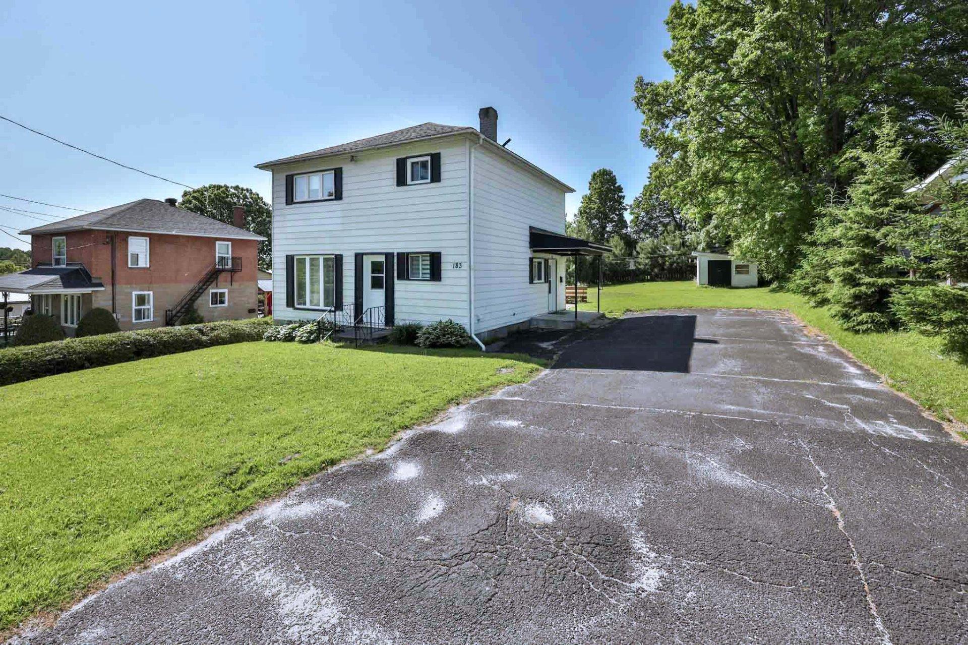 









183


Rue Montcalm

,
Maniwaki,




QC
J9E1T7

