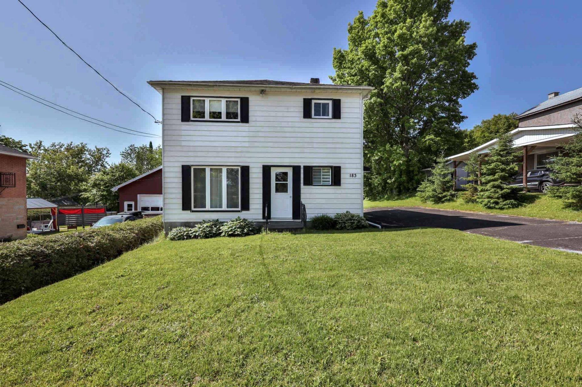 









183


Rue Montcalm

,
Maniwaki,




QC
J9E1T7

