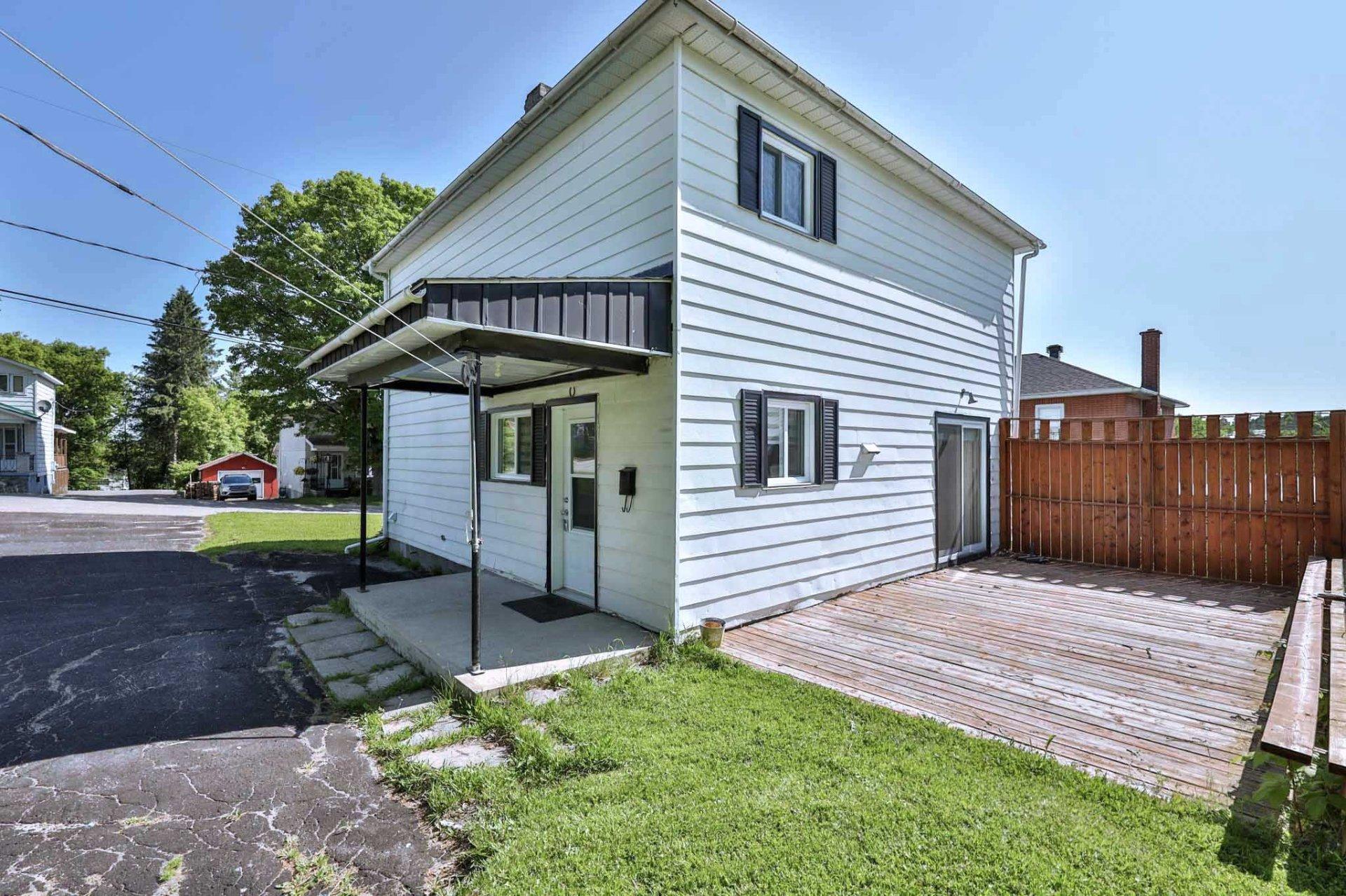 









183


Rue Montcalm

,
Maniwaki,




QC
J9E1T7

