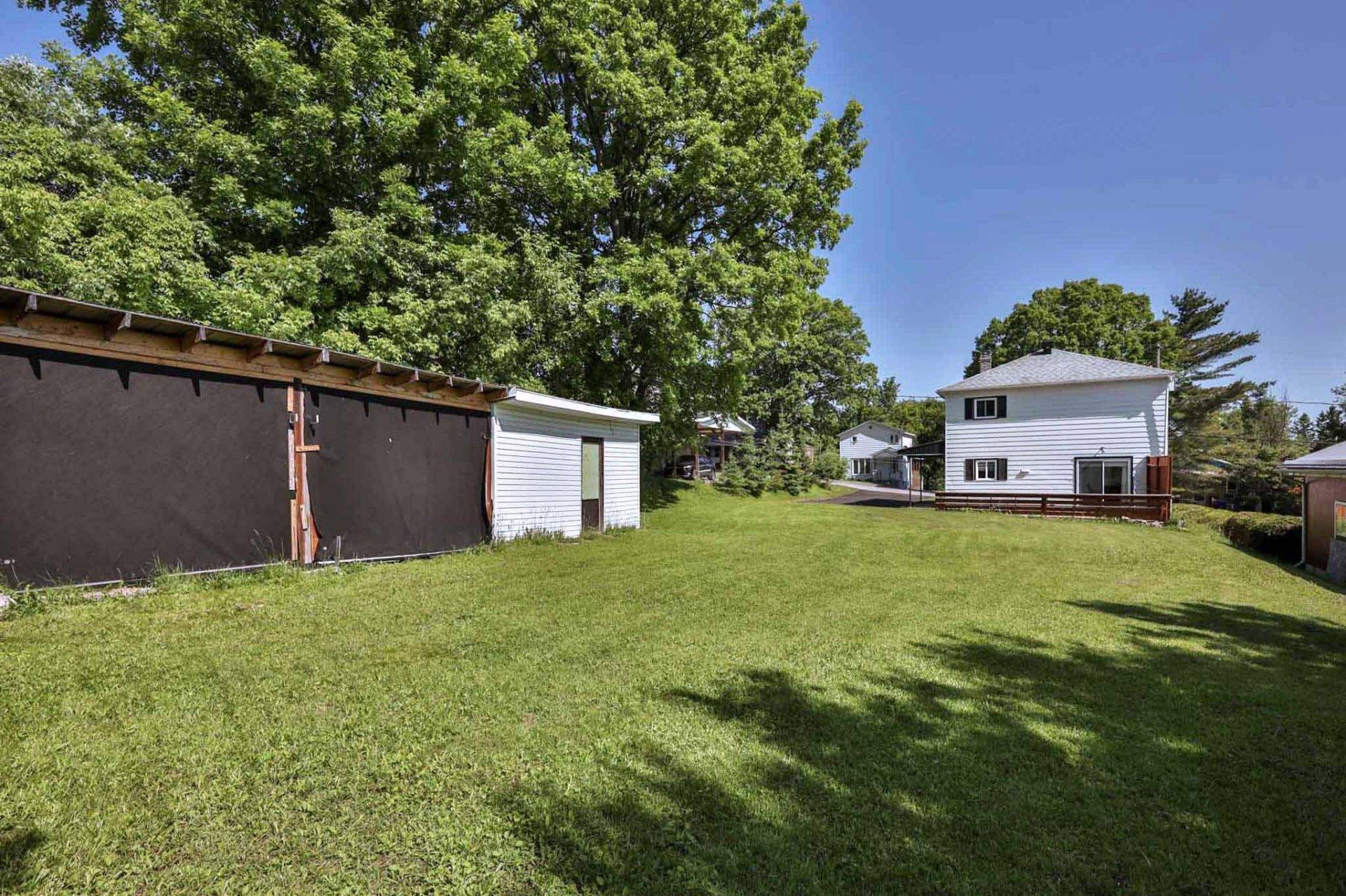 









183


Rue Montcalm

,
Maniwaki,




QC
J9E1T7

