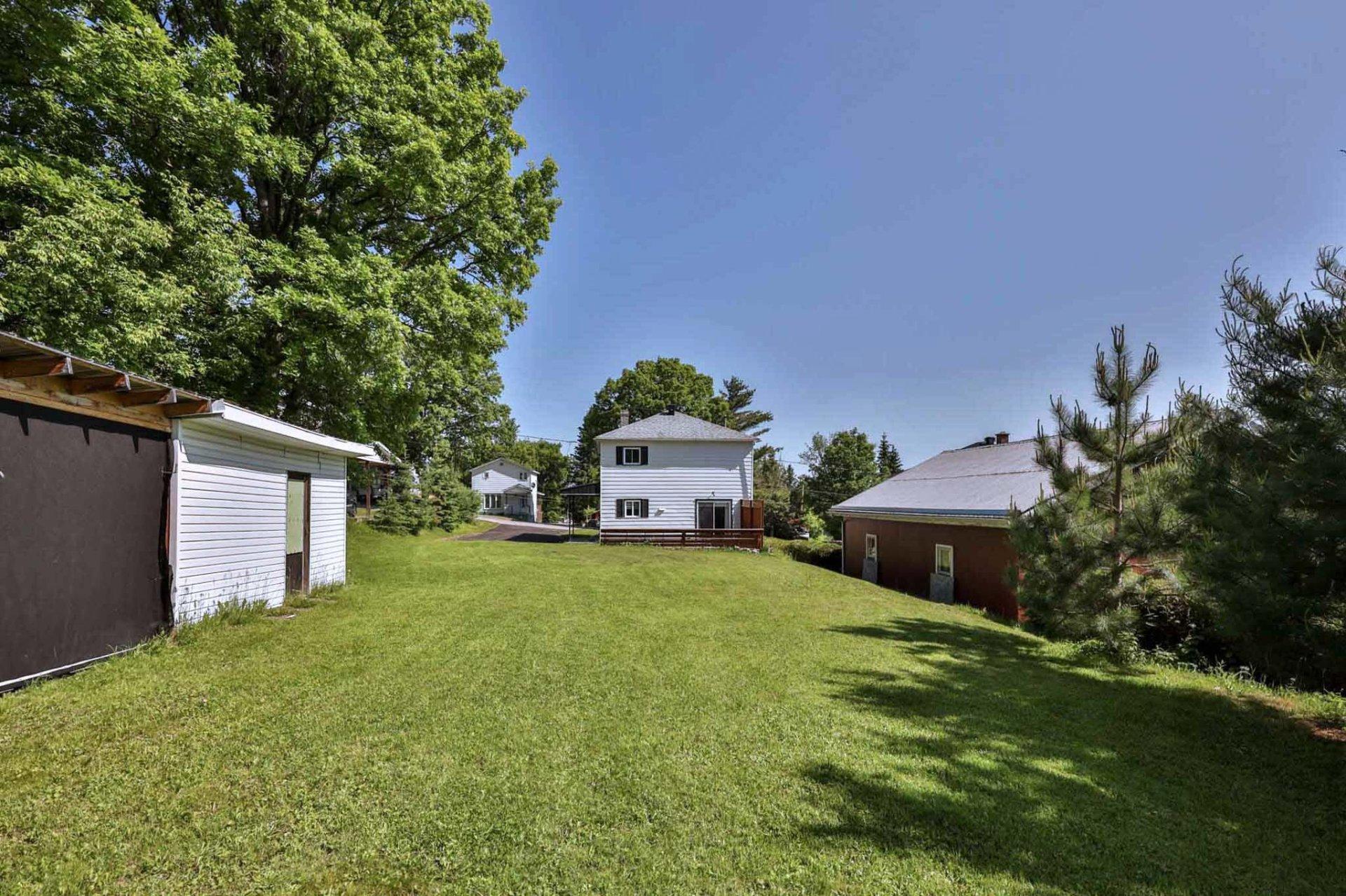 









183


Rue Montcalm

,
Maniwaki,




QC
J9E1T7


