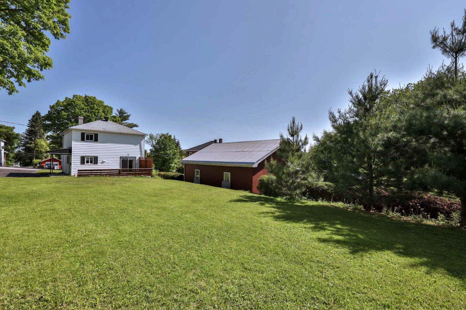









183


Rue Montcalm

,
Maniwaki,




QC
J9E1T7

