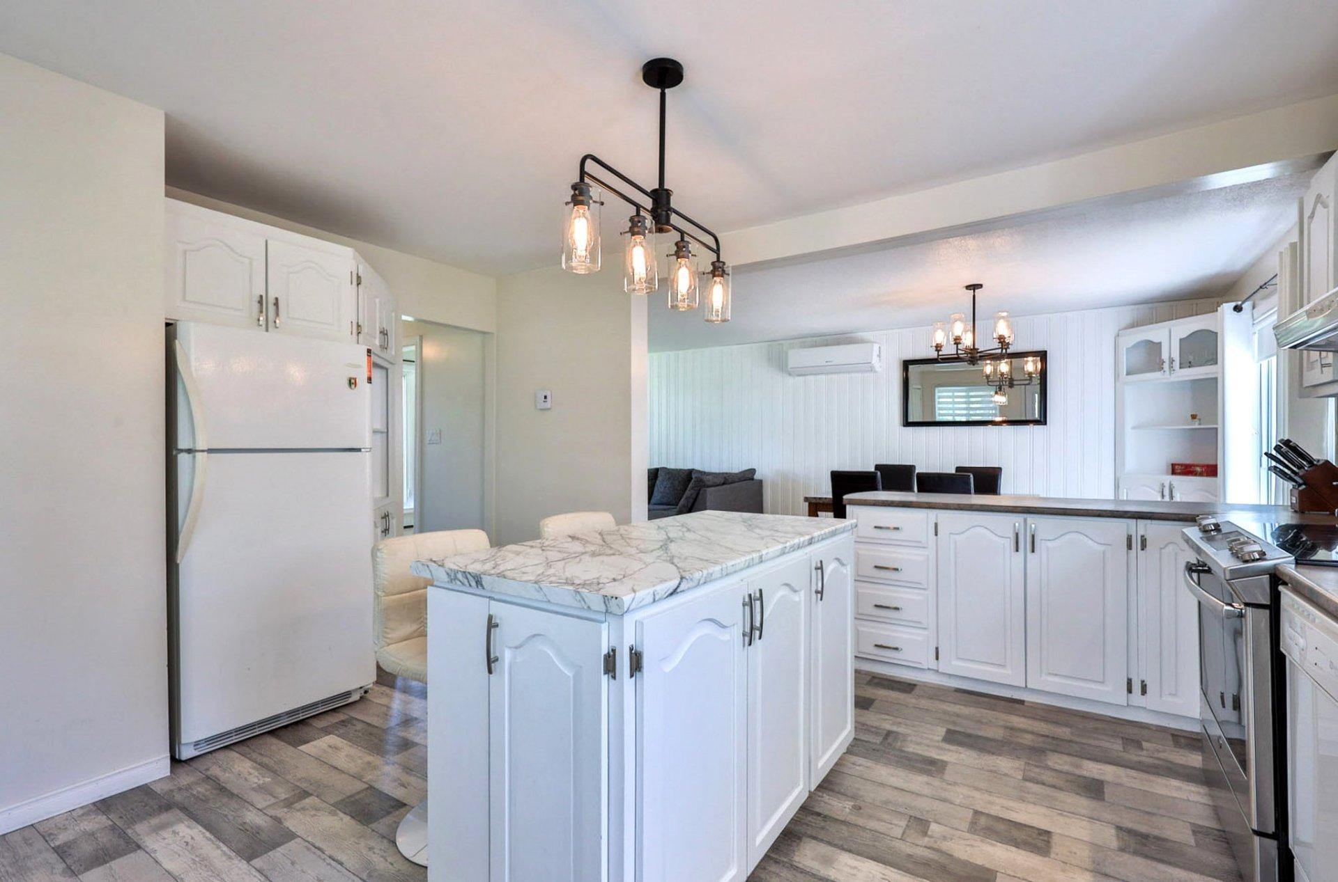 









183


Rue Montcalm

,
Maniwaki,




QC
J9E1T7


