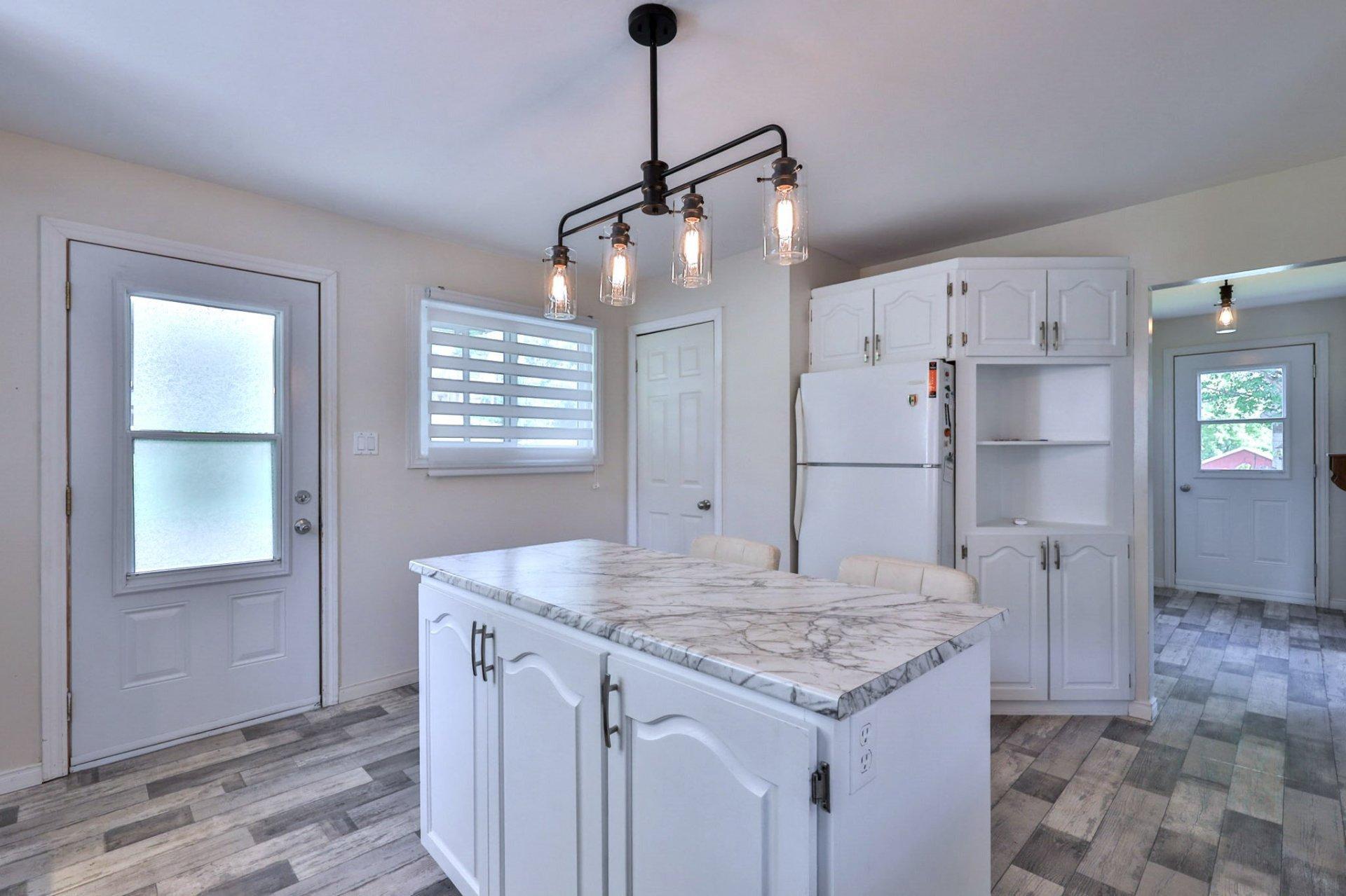 









183


Rue Montcalm

,
Maniwaki,




QC
J9E1T7

