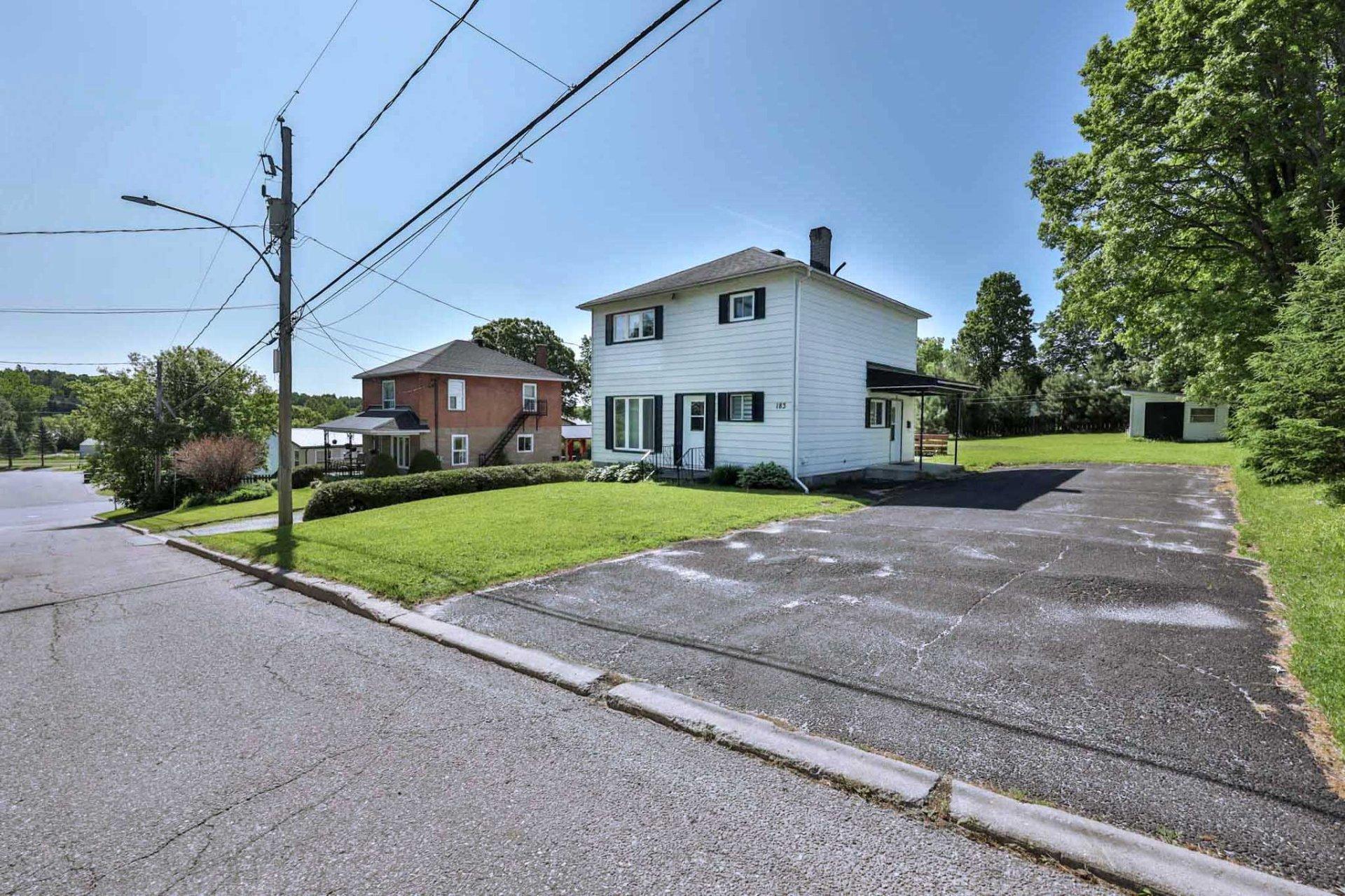 









183


Rue Montcalm

,
Maniwaki,




QC
J9E1T7

