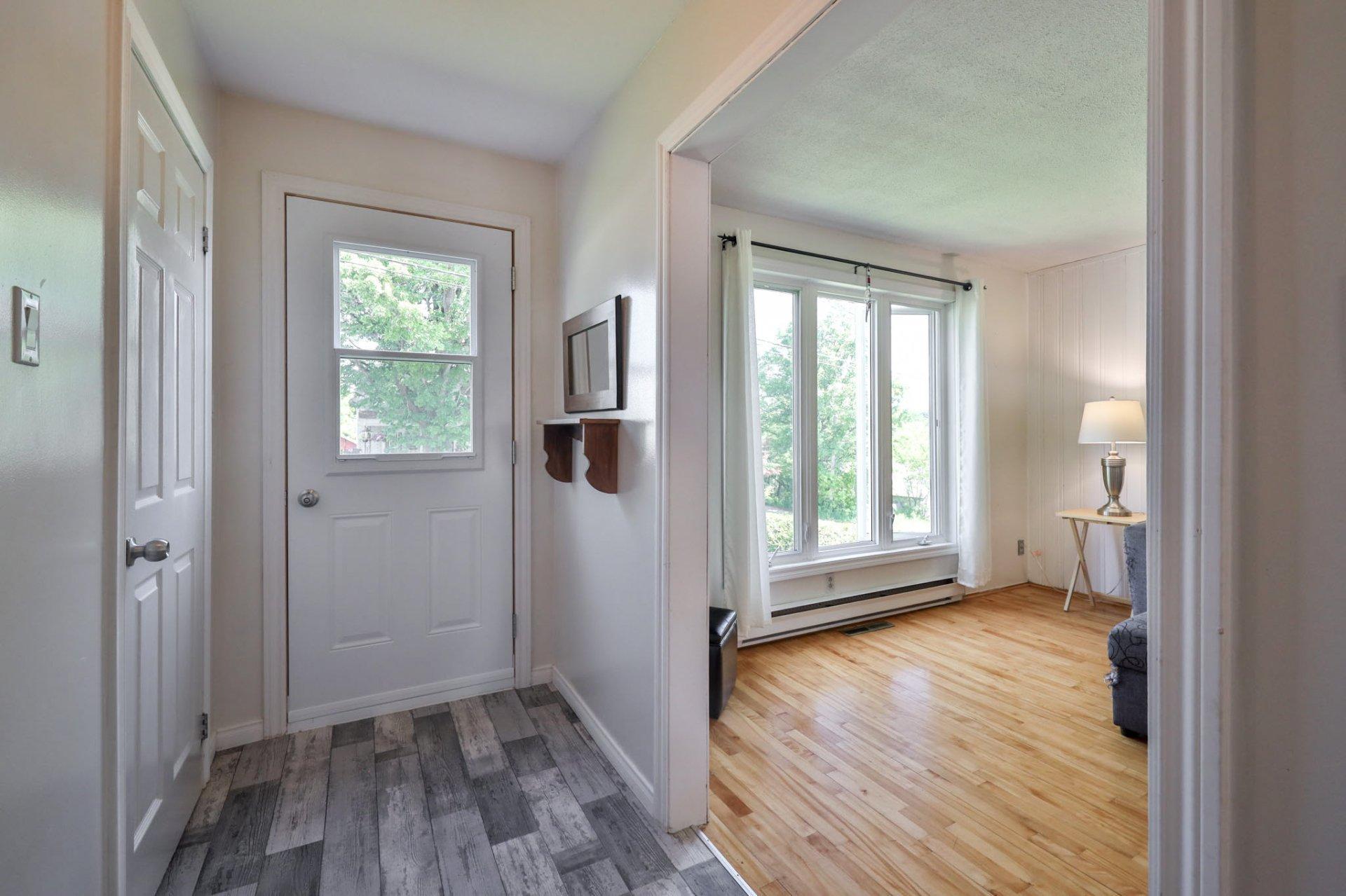 









183


Rue Montcalm

,
Maniwaki,




QC
J9E1T7

