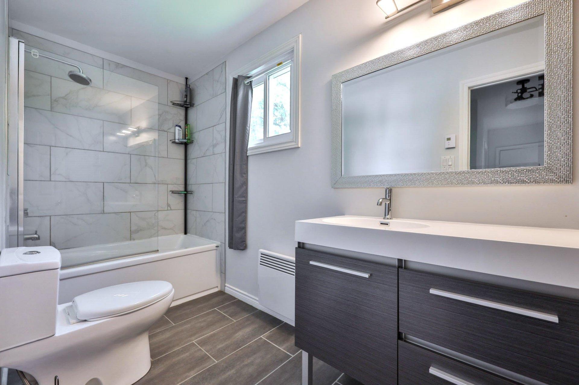 









183


Rue Montcalm

,
Maniwaki,




QC
J9E1T7

