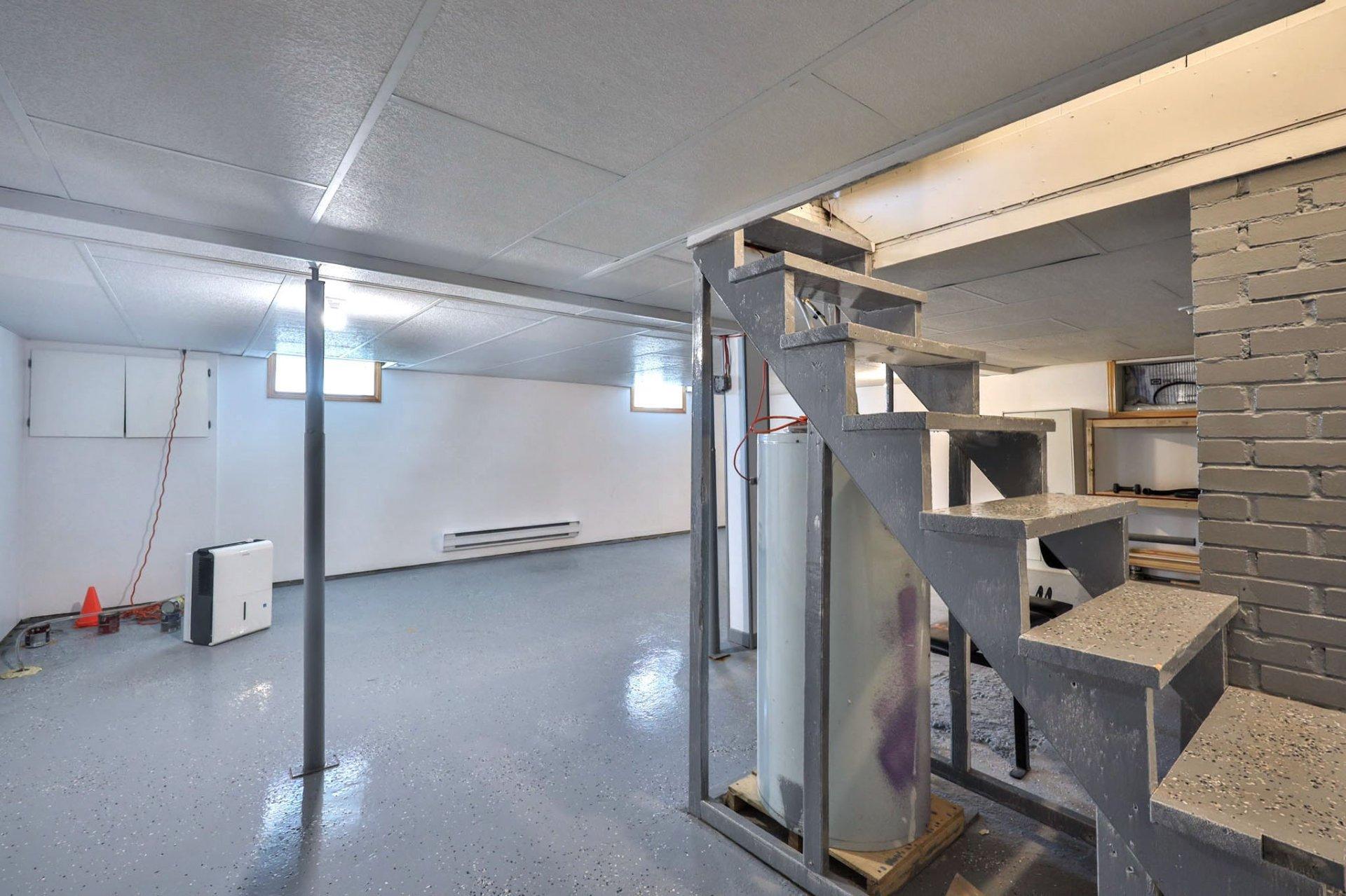 









183


Rue Montcalm

,
Maniwaki,




QC
J9E1T7

