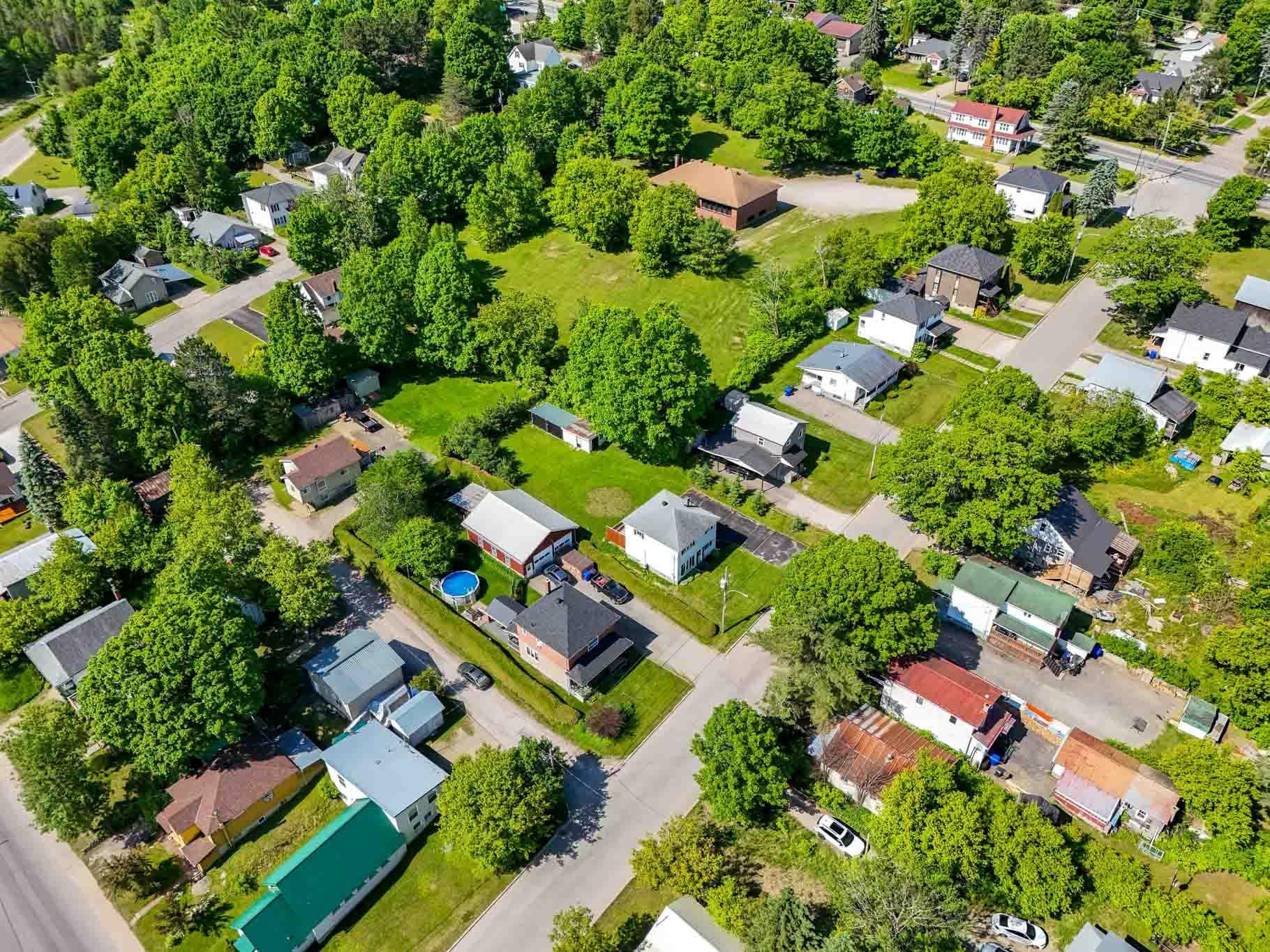 









183


Rue Montcalm

,
Maniwaki,




QC
J9E1T7

