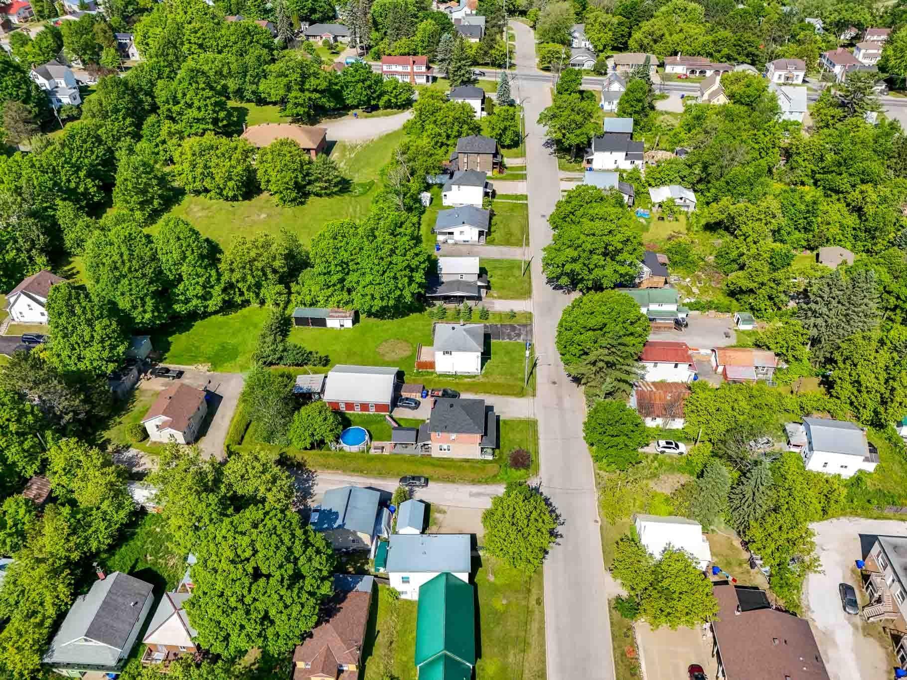 









183


Rue Montcalm

,
Maniwaki,




QC
J9E1T7

