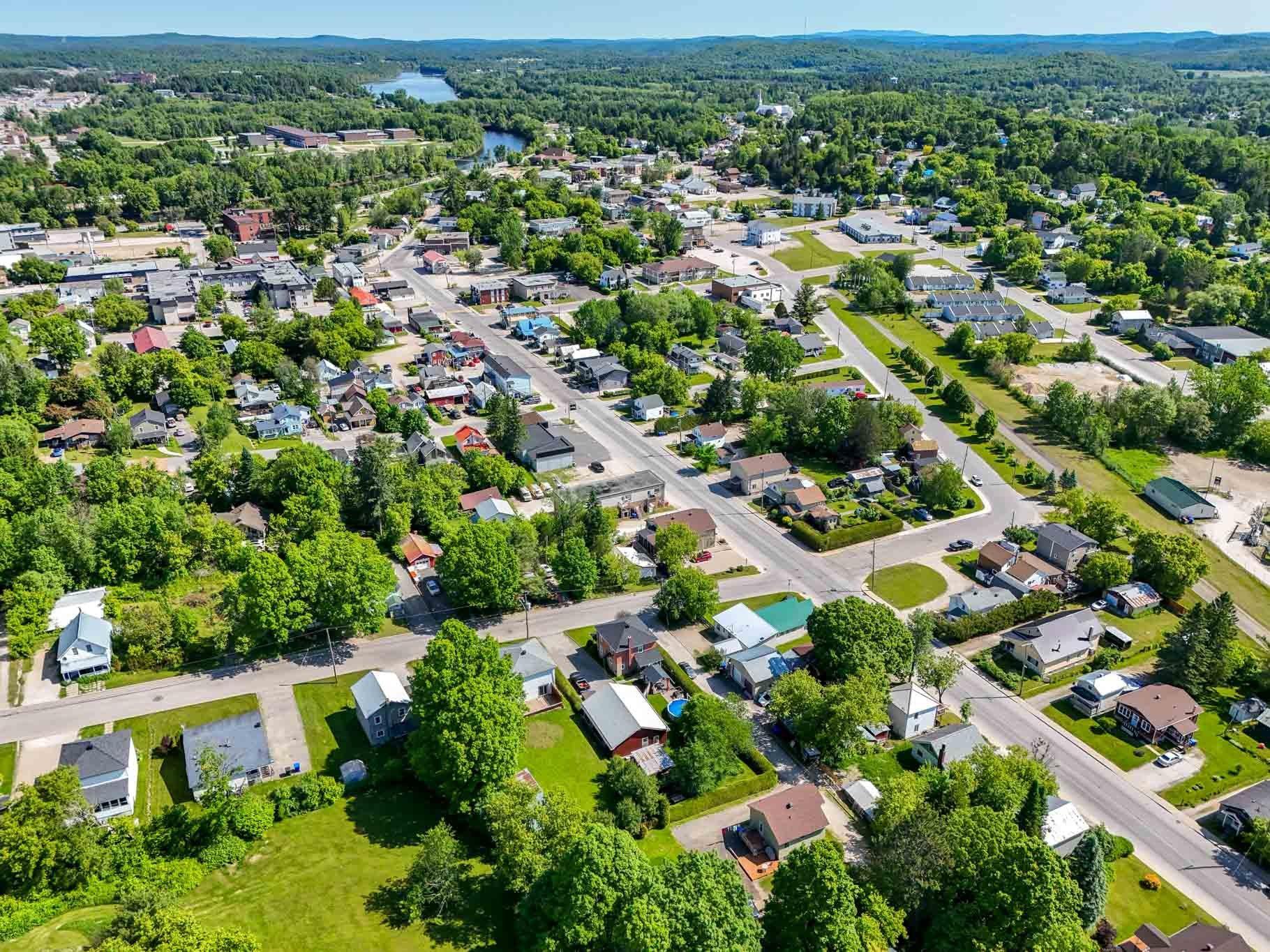 









183


Rue Montcalm

,
Maniwaki,




QC
J9E1T7

