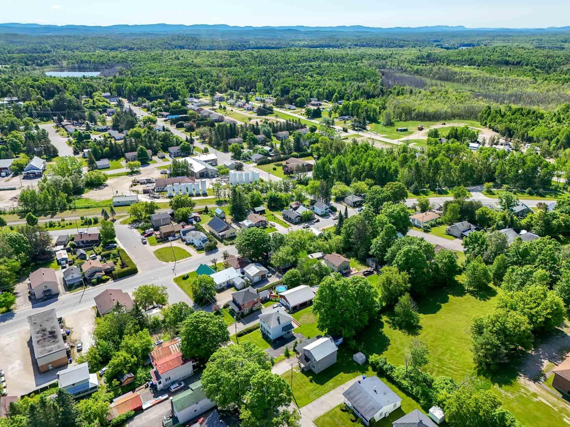 









183


Rue Montcalm

,
Maniwaki,




QC
J9E1T7

