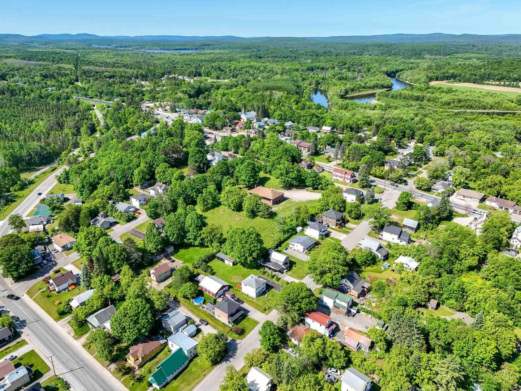 









183


Rue Montcalm

,
Maniwaki,




QC
J9E1T7

