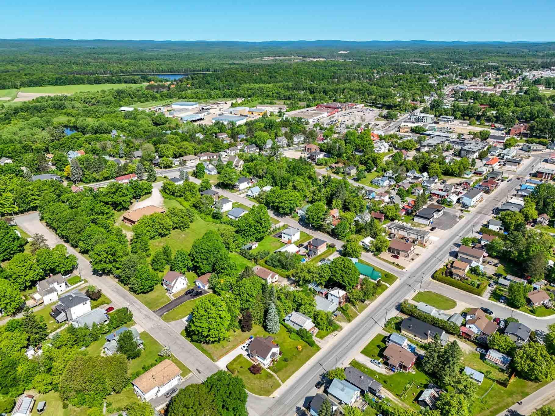 









183


Rue Montcalm

,
Maniwaki,




QC
J9E1T7

