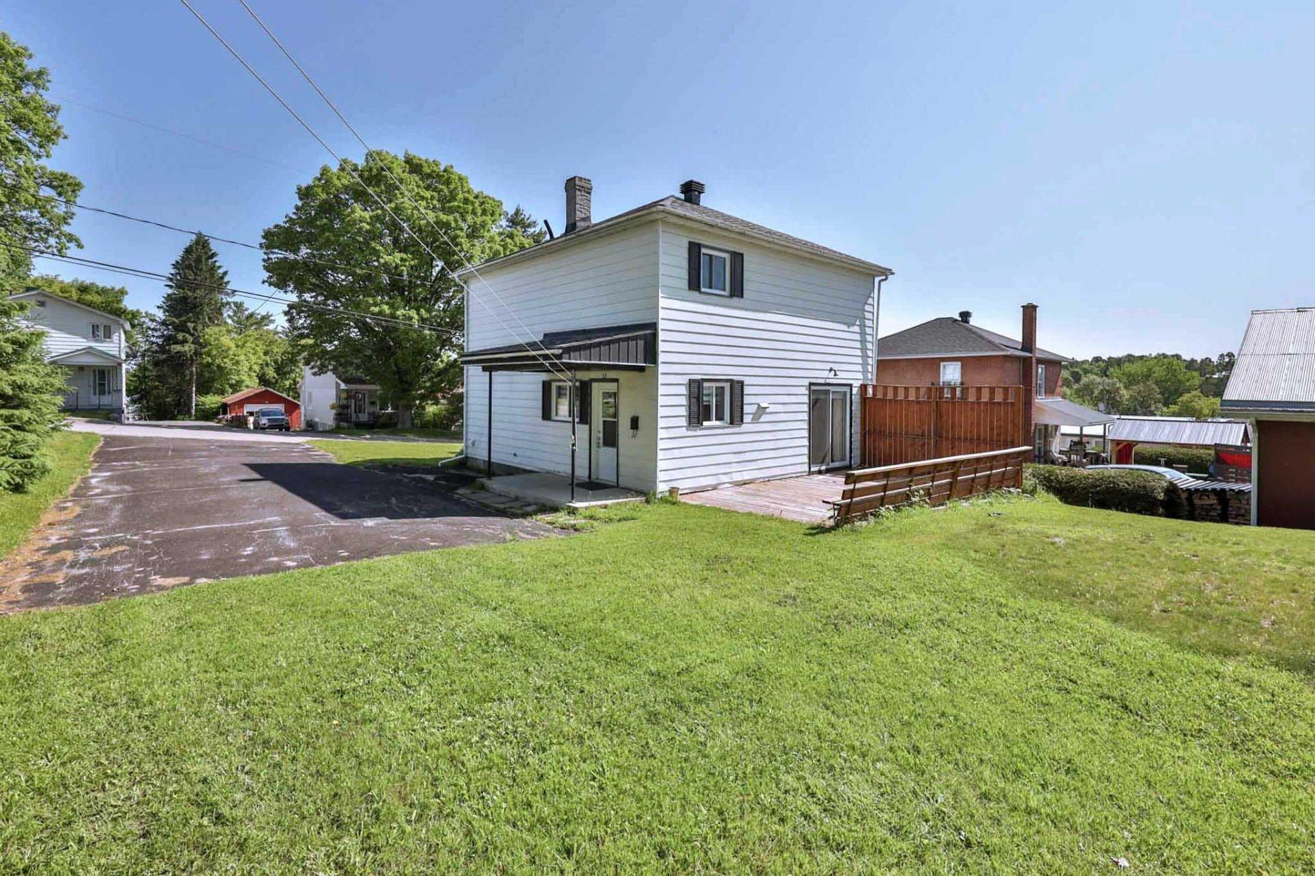 









183


Rue Montcalm

,
Maniwaki,




QC
J9E1T7

