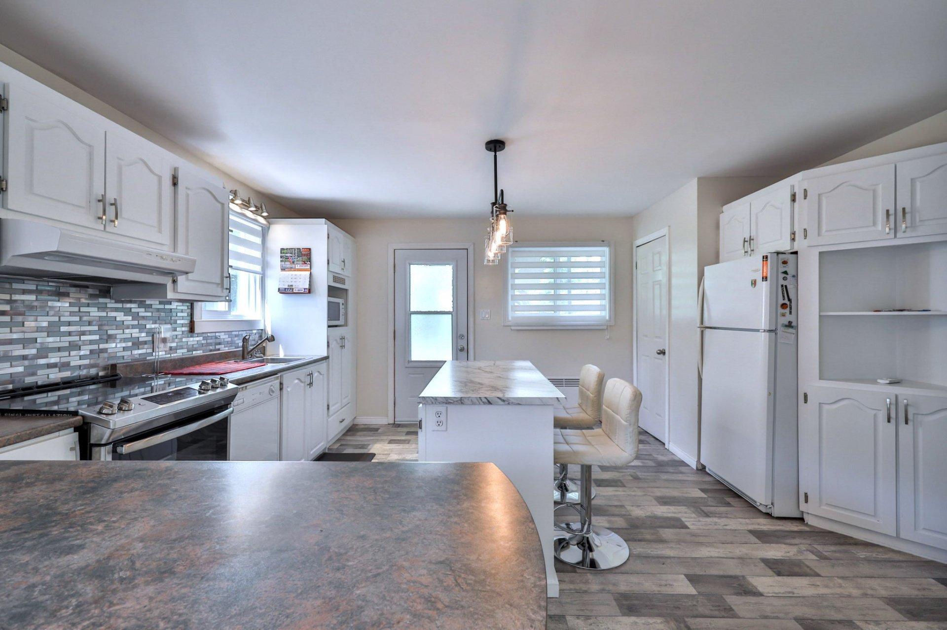 









183


Rue Montcalm

,
Maniwaki,




QC
J9E1T7

