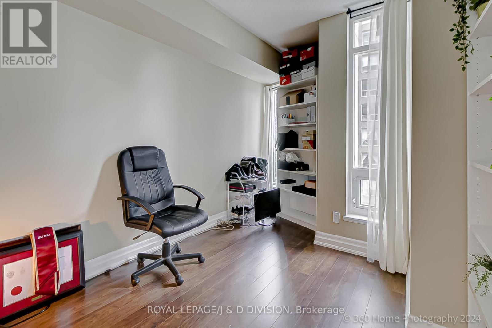 












702 - 8 SCOLLARD STREET

,
Toronto,




Ontario
M5R1M2

