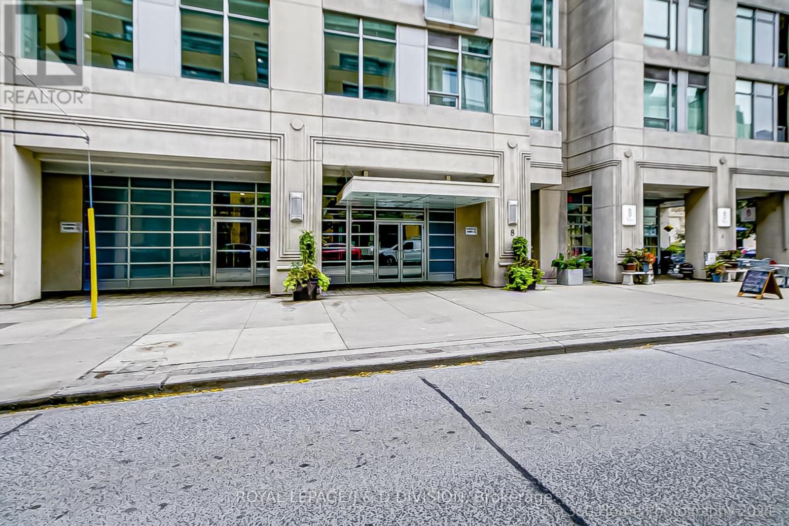 












702 - 8 SCOLLARD STREET

,
Toronto,




Ontario
M5R1M2

