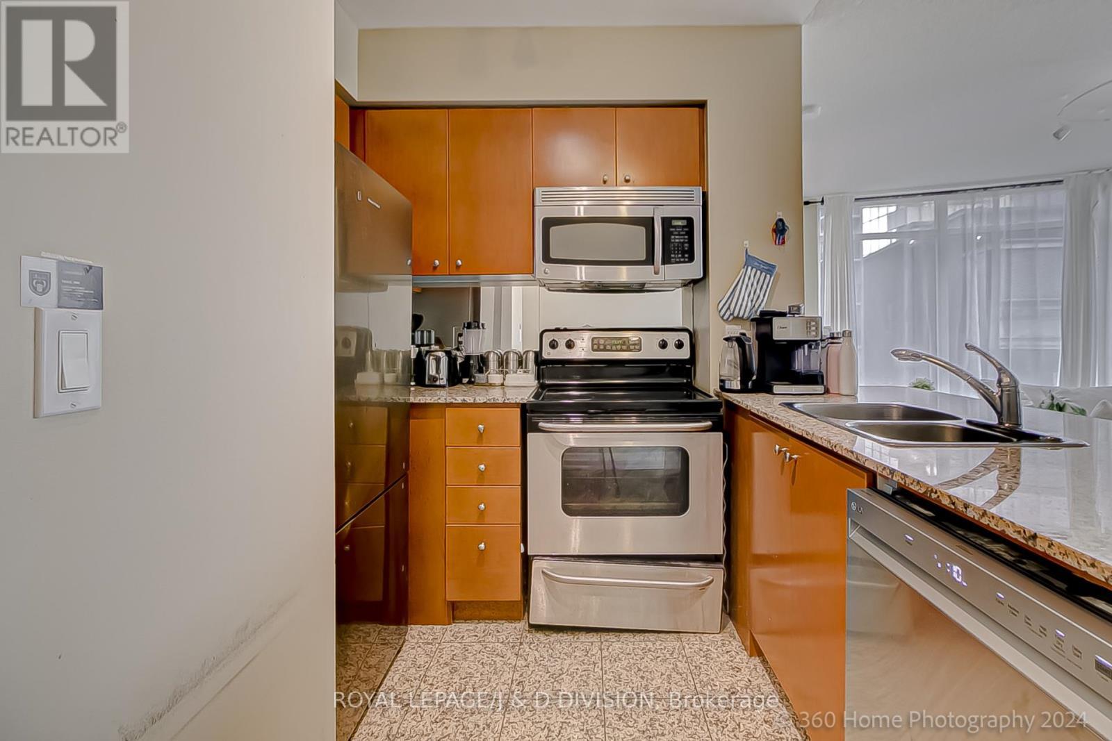 












702 - 8 SCOLLARD STREET

,
Toronto,




Ontario
M5R1M2

