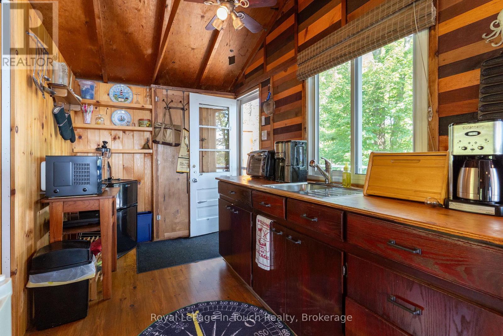 












6980 ISLAND 1810

,
Georgian Bay (Gibson),




Ontario
P0E1E0

