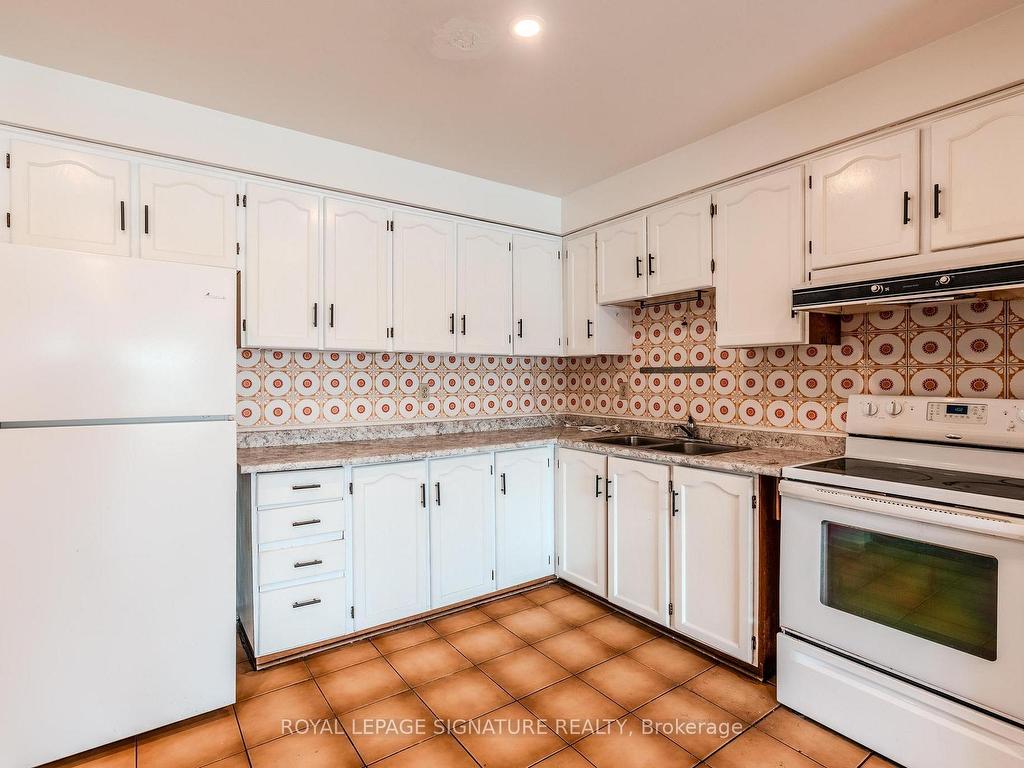 









1541


Dundas

Street West, B,
Toronto,




ON
M6K 1T6

